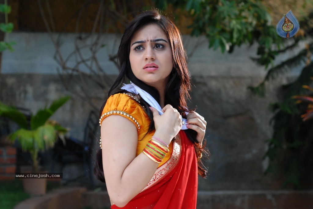 Aksha New Gallery - 32 / 42 photos