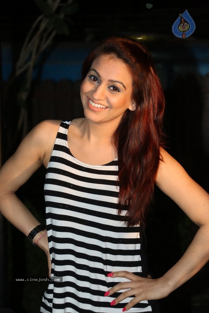 Aksha New Photos - 73 / 86 photos