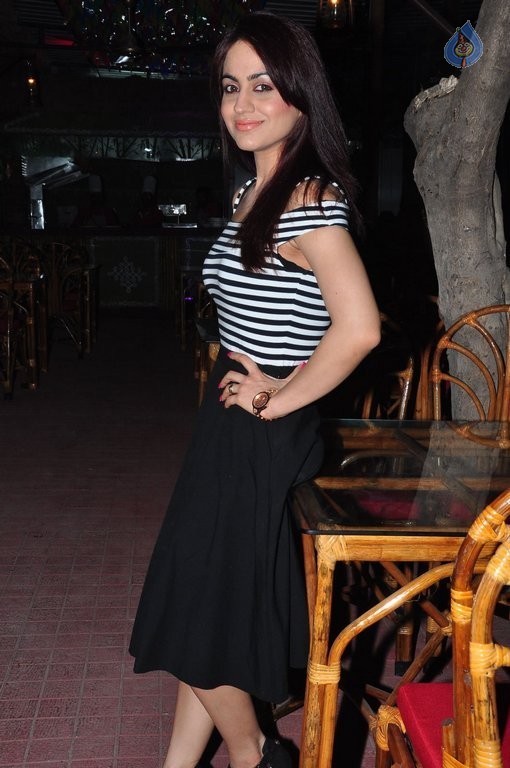 Aksha New Pics - 24 / 42 photos