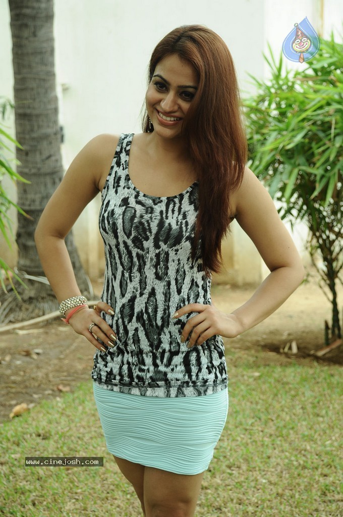 Aksha New Pics - 14 / 49 photos