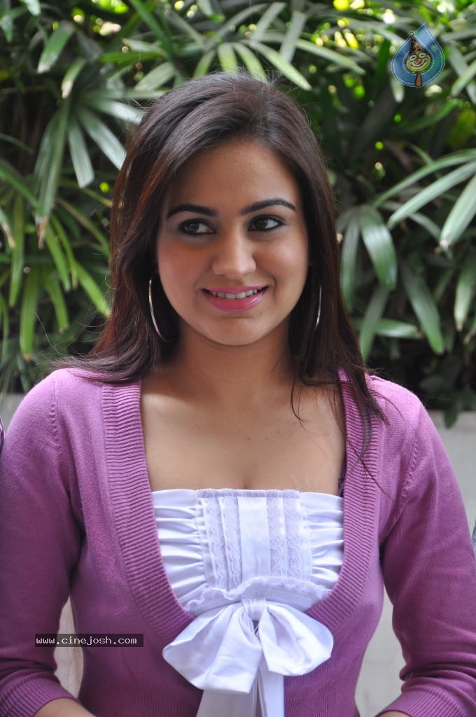 Aksha New Stills - 38 / 57 photos