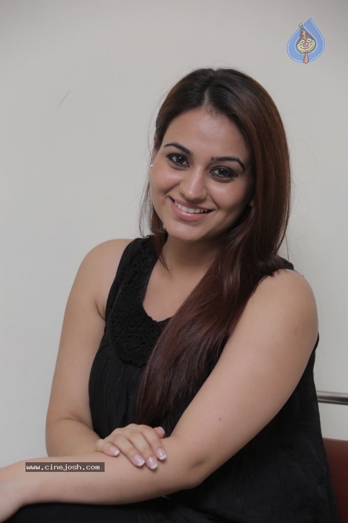 Aksha New Stills - 16 / 47 photos