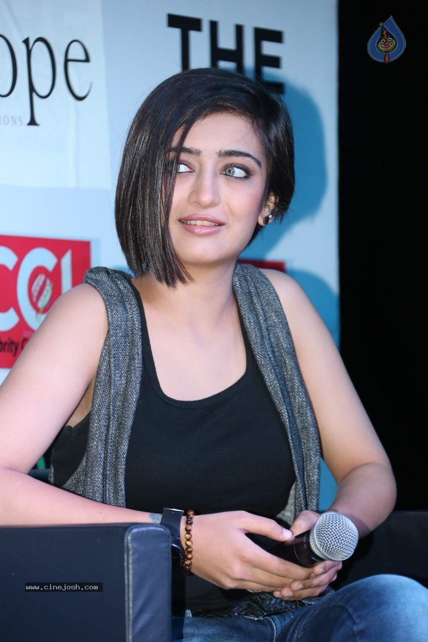Akshara Haasan at Shamitabh PM - 4 / 60 photos
