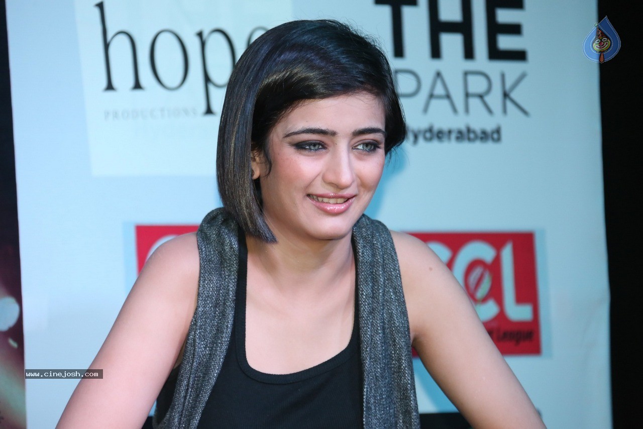 Akshara Haasan at Shamitabh PM - 26 / 60 photos