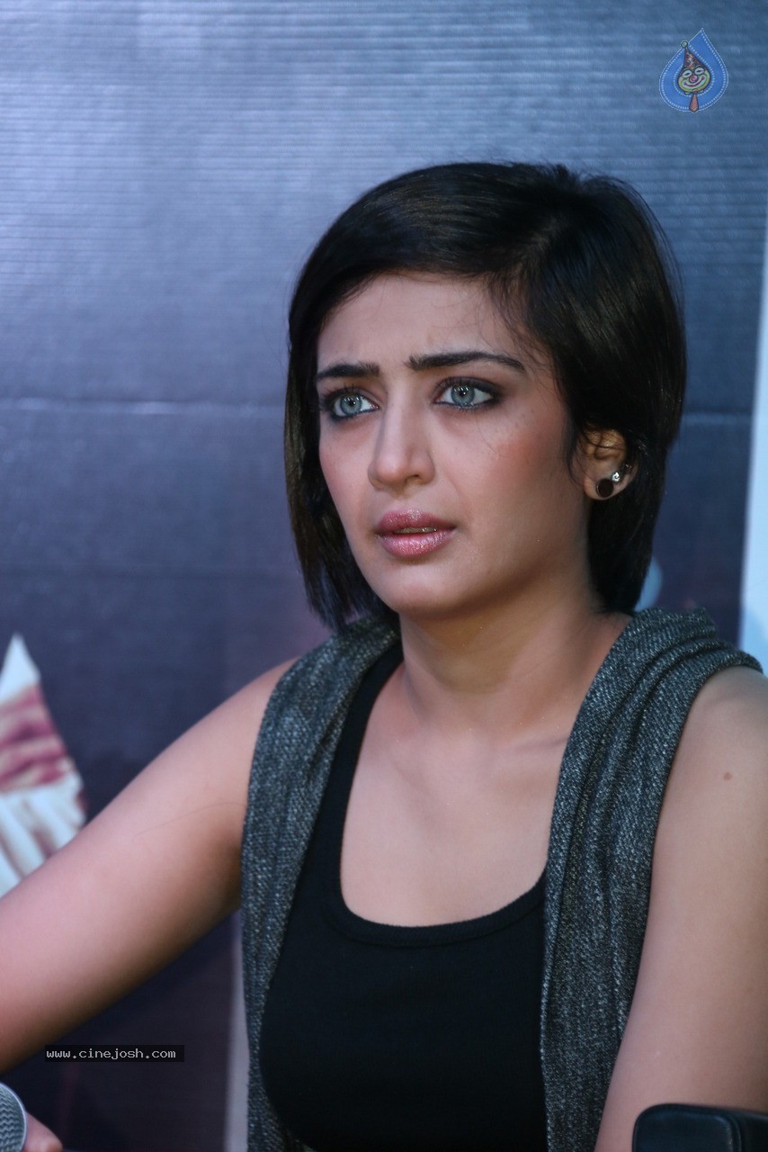 Akshara Haasan at Shamitabh PM - 35 / 60 photos