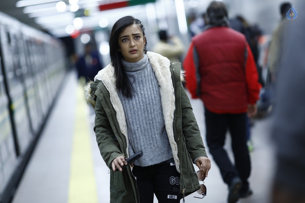 Akshara Haasan New Pics - 11 / 12 photos