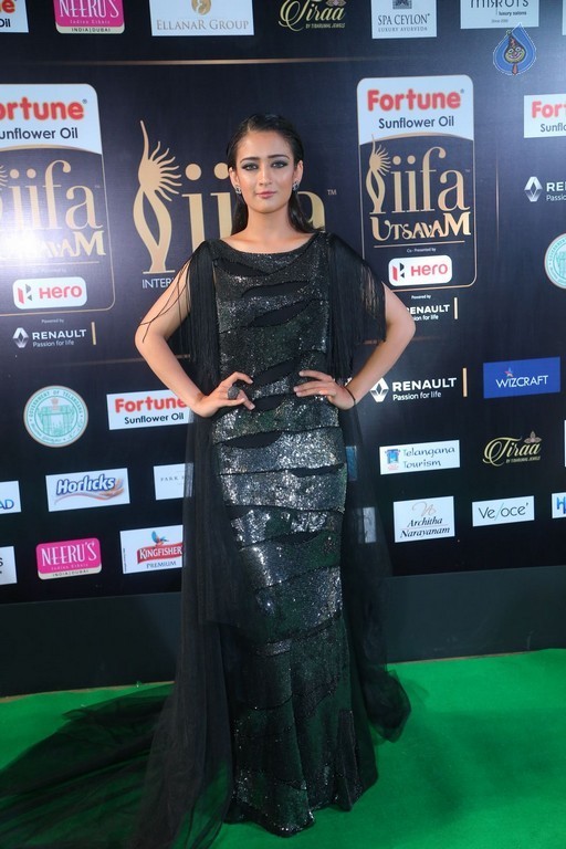 Akshara Hasan at IFA 2017 - 27 / 42 photos