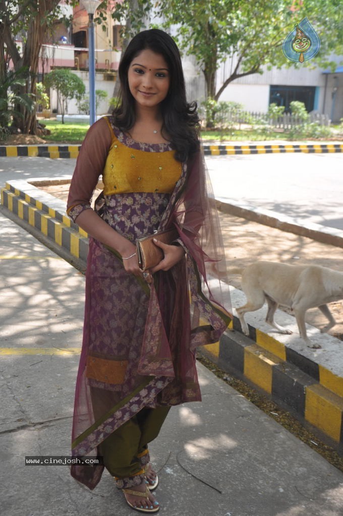 Akshara Stills - 5 / 28 photos