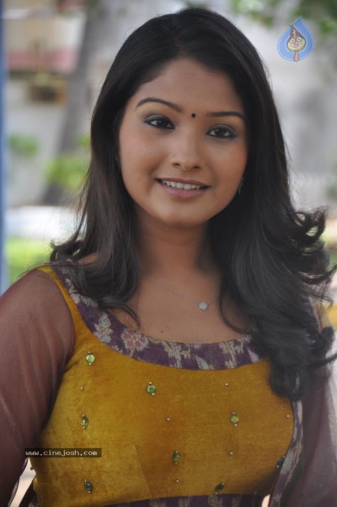 Akshara Stills - 7 / 28 photos