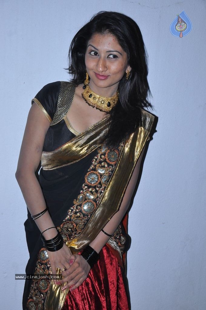 Akshaya Stills - 14 / 33 photos