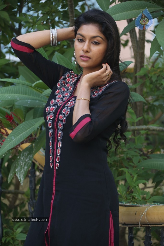 Akshitha Gallery - 19 / 53 photos