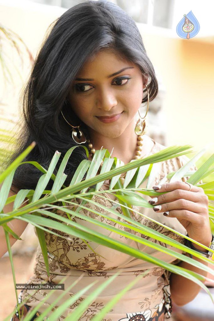 Alekheya Stills - 34 / 51 photos