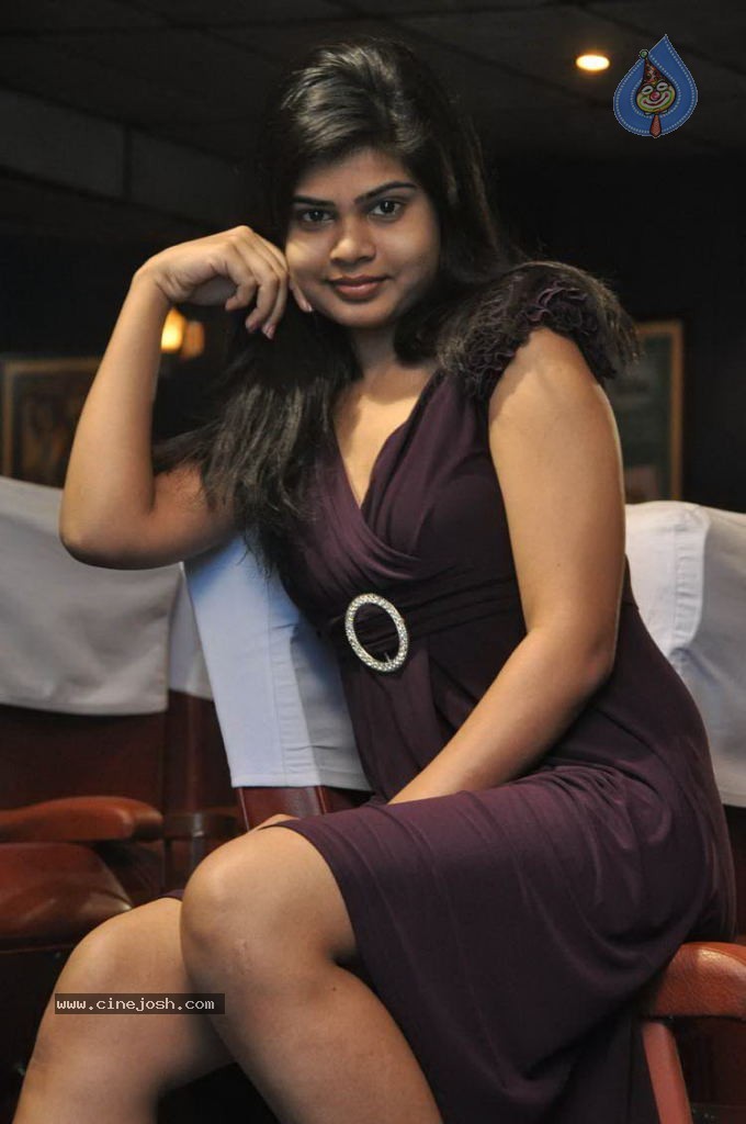 Alekhya Stills - 5 / 33 photos