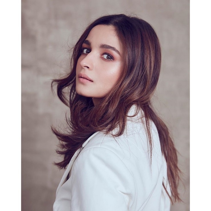 Alia Bhatt Stills - 2 / 20 photos