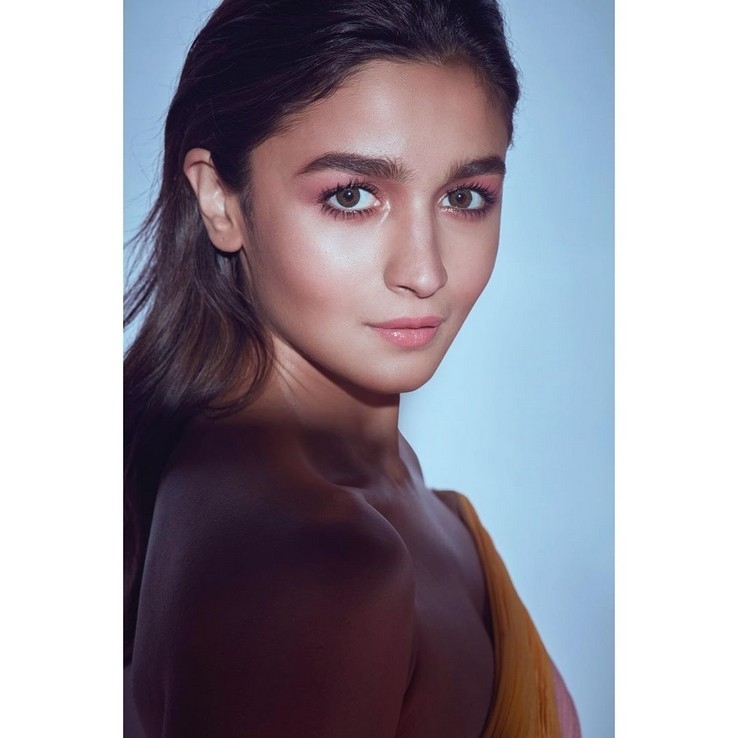 Alia Bhatt Stills - 14 / 20 photos