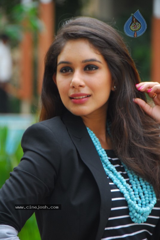 Alisha Gallery - 1 / 39 photos