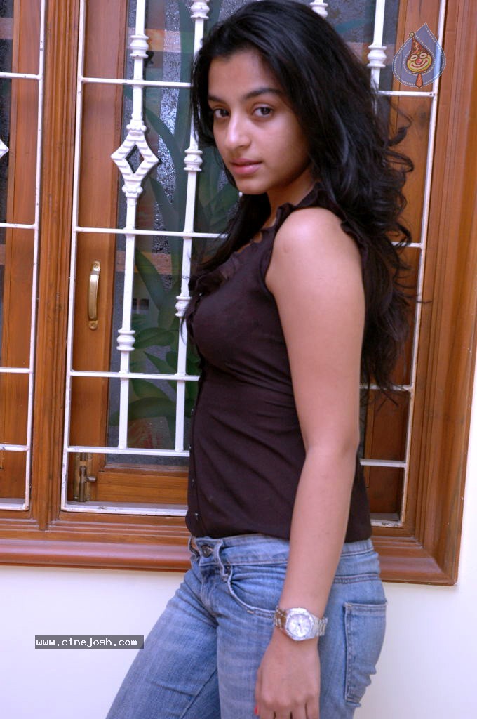 Alisha Hot Stills - 14 / 45 photos