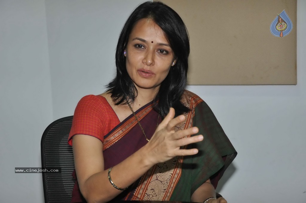 Amala Akkineni Stills - 6 / 64 photos