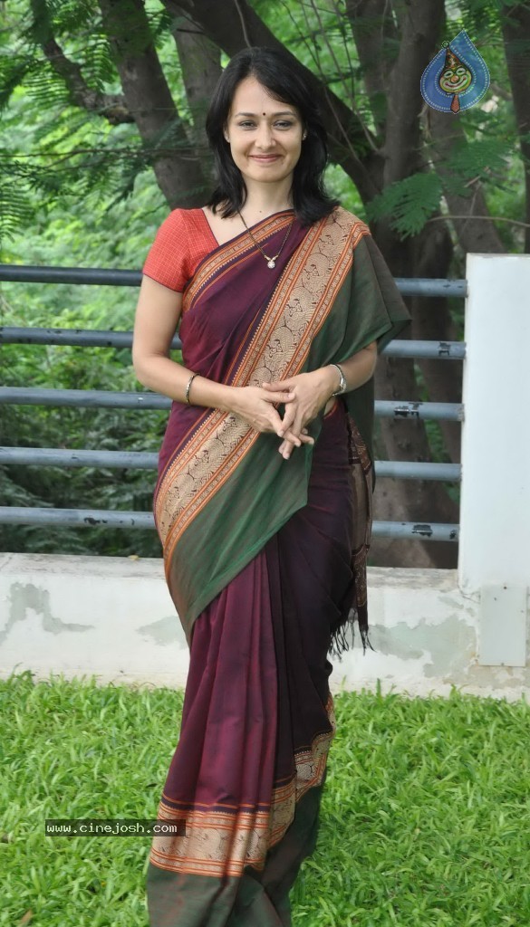 Amala Akkineni Stills - 22 / 64 photos