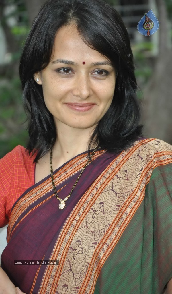 Amala Akkineni Stills - 27 / 64 photos