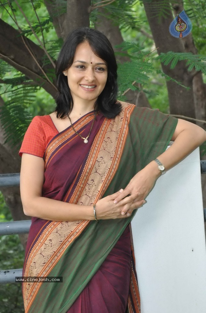 Amala Akkineni Stills - 37 / 64 photos