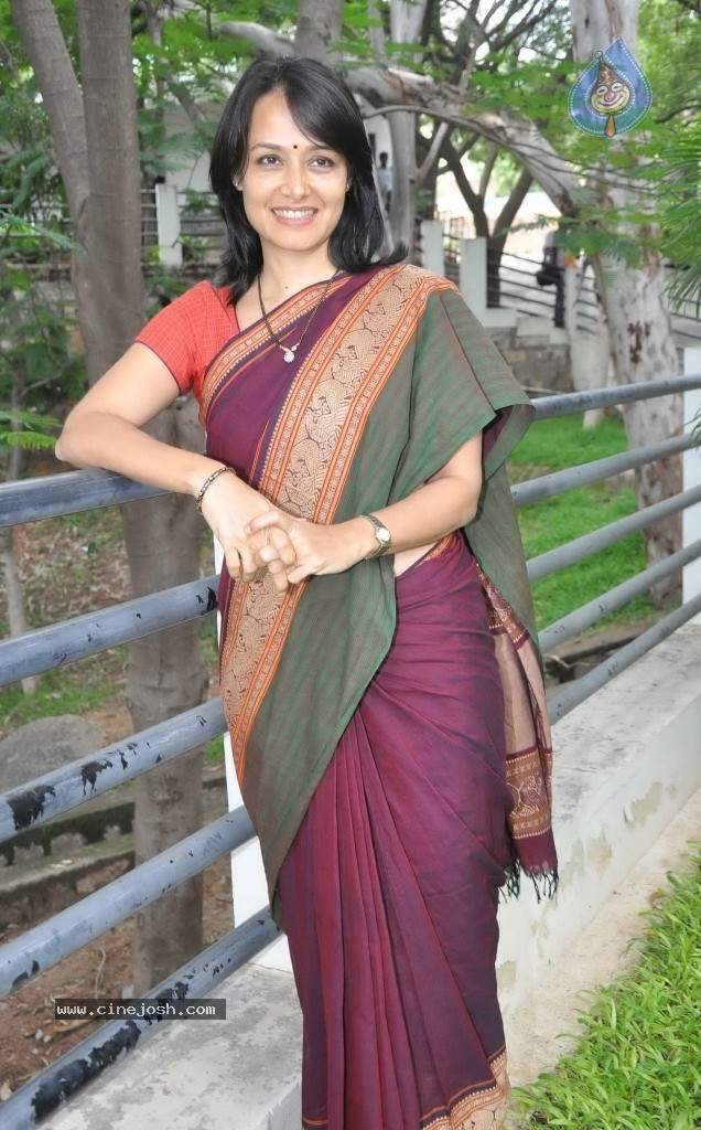 Amala Akkineni Stills - 50 / 64 photos