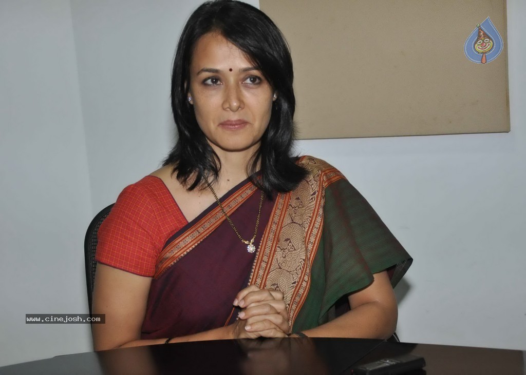 Amala Akkineni Stills - 55 / 64 photos