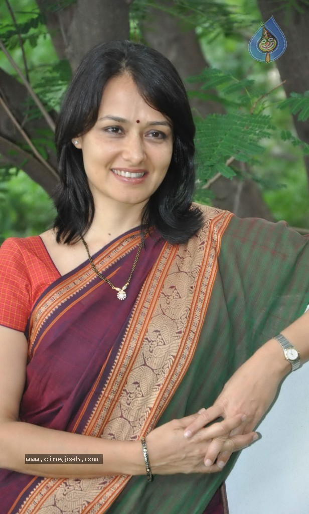 Amala Akkineni Stills - 57 / 64 photos