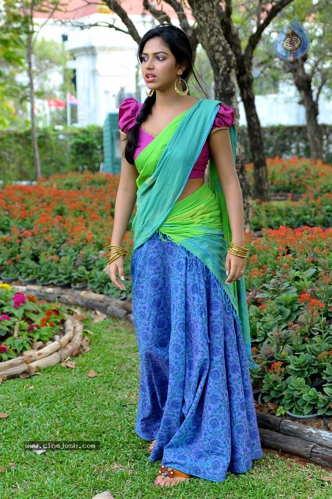 Amala Paul Hot Gallery - 31 / 52 photos