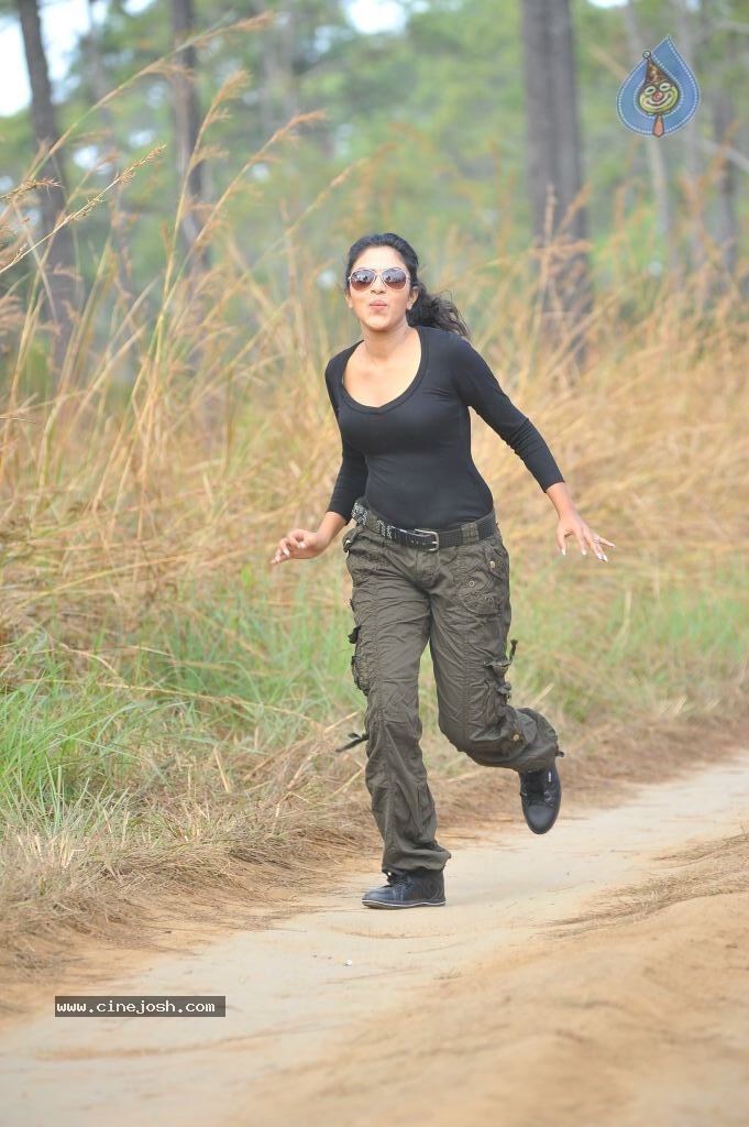 Amala Paul Latest Photos - 32 / 94 photos