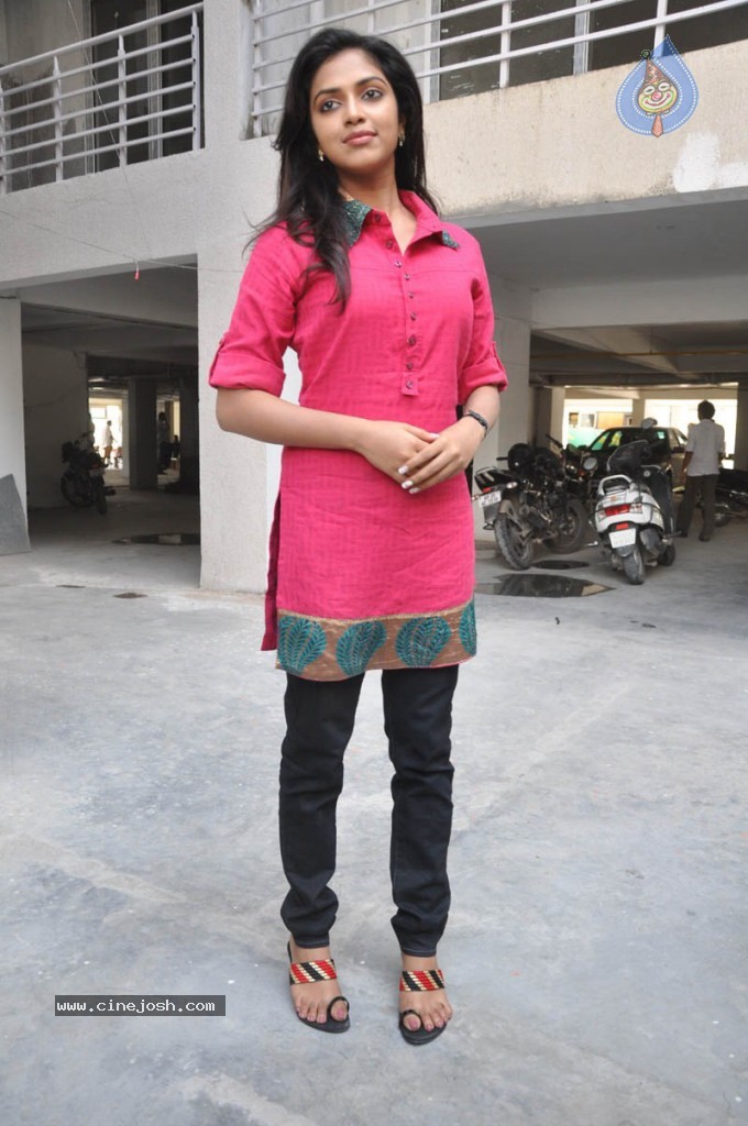 Amala Paul Latest Stills - 40 / 54 photos