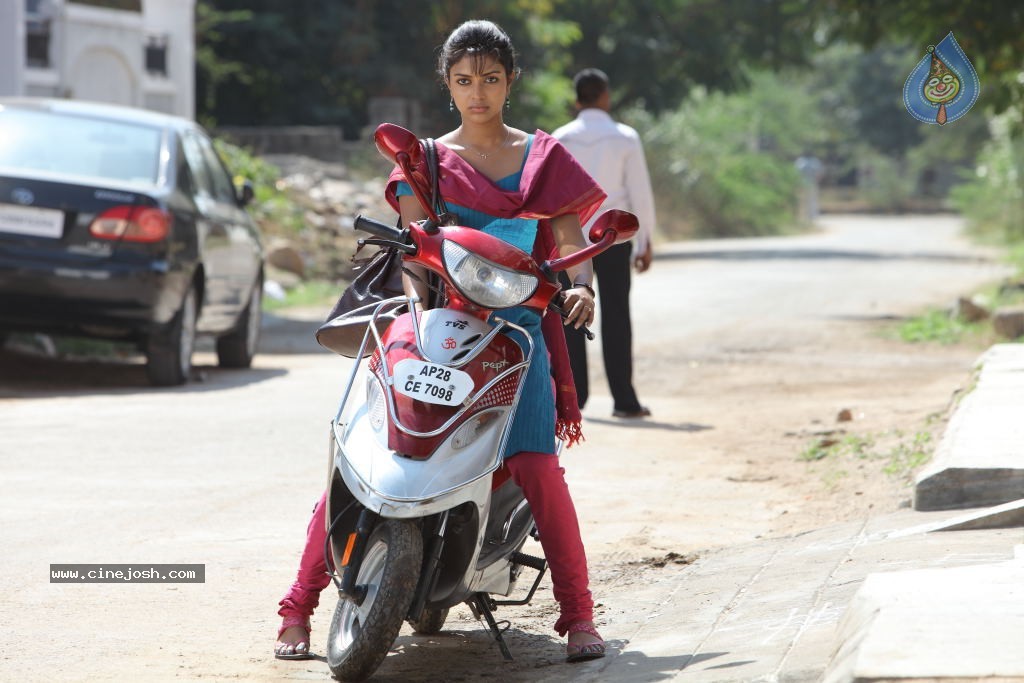 Amala Paul New Gallery - 34 / 58 photos