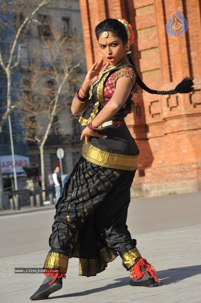 Amala Paul New Photos - 1 / 95 photos