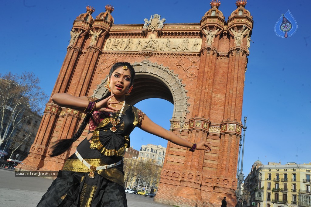 Amala Paul New Photos - 19 / 95 photos