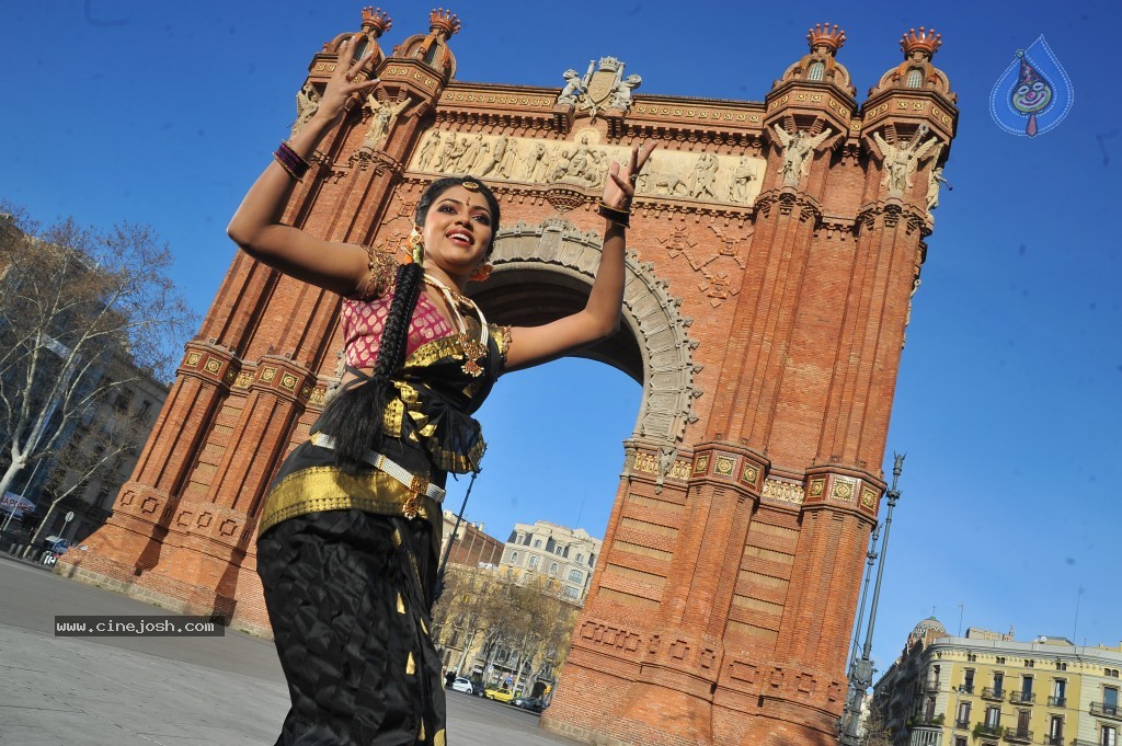 Amala Paul New Photos - 46 / 95 photos