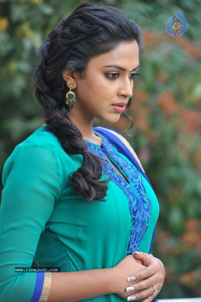 Amala Paul New Photos - 36 / 60 photos