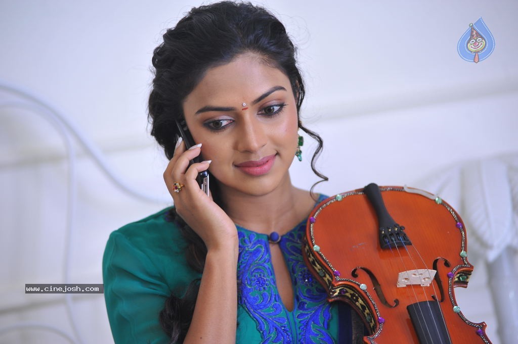 Amala Paul New Photos - 38 / 60 photos