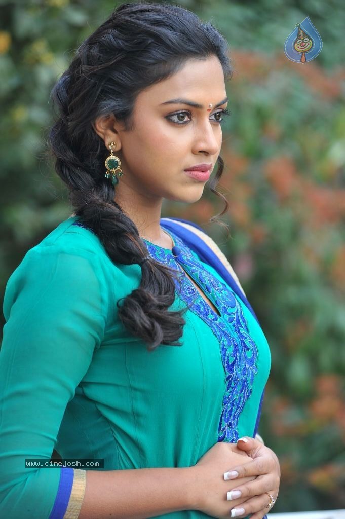 Amala Paul New Photos - 52 / 60 photos