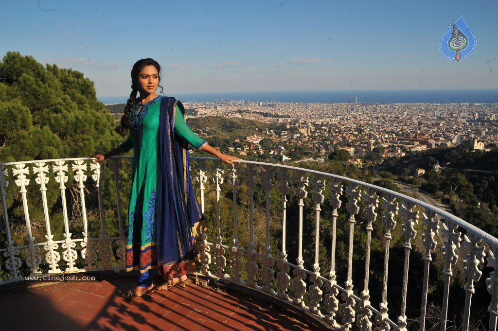 Amala Paul New Stills - 5 / 60 photos