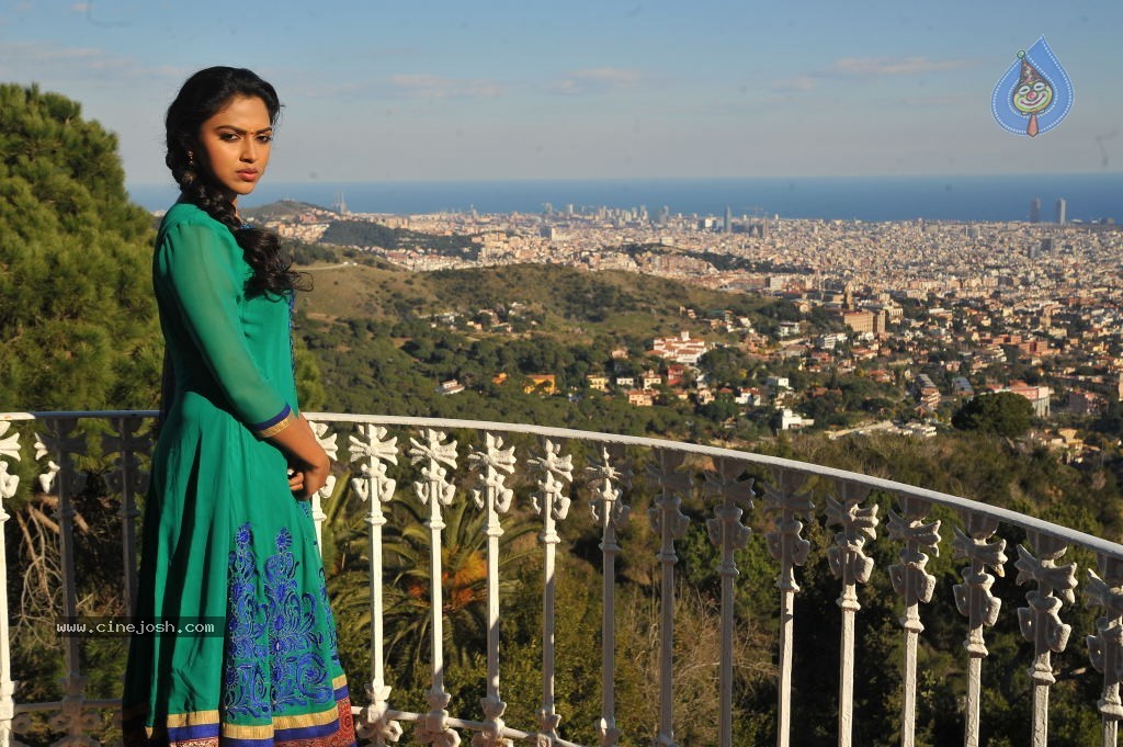 Amala Paul New Stills - 23 / 60 photos