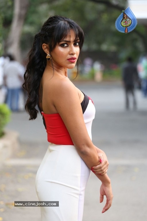 Amala Paul Photos - 21 / 35 photos