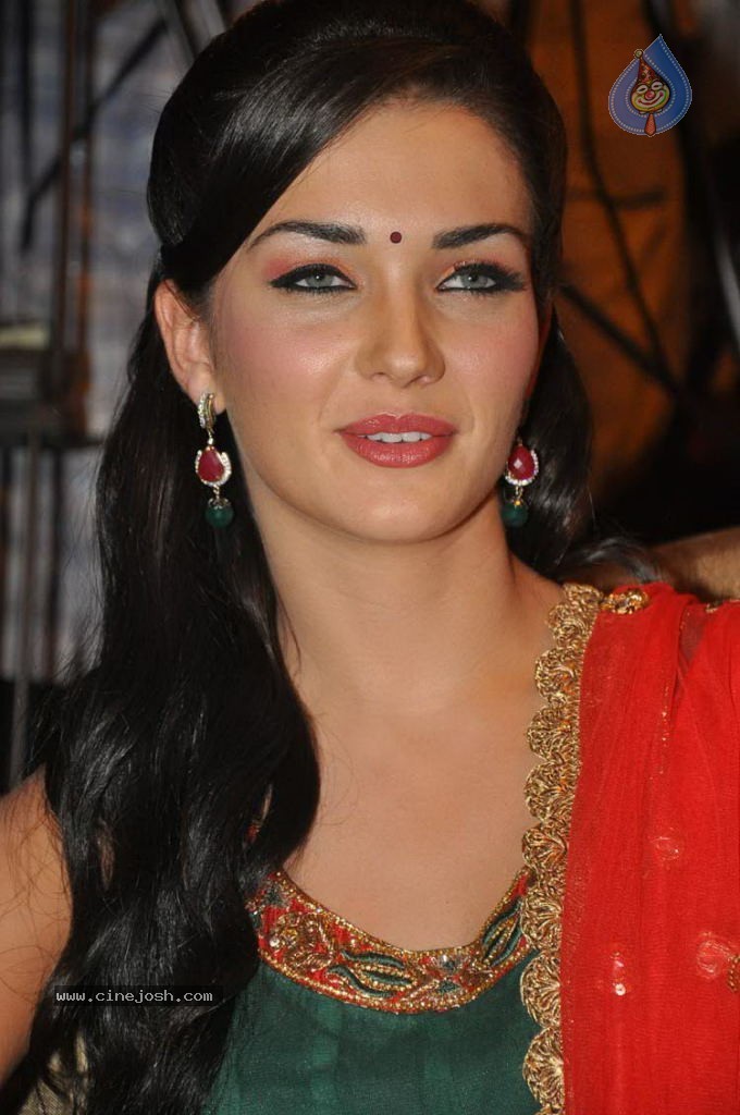 Amy Jackson New Stills - 14 / 45 photos