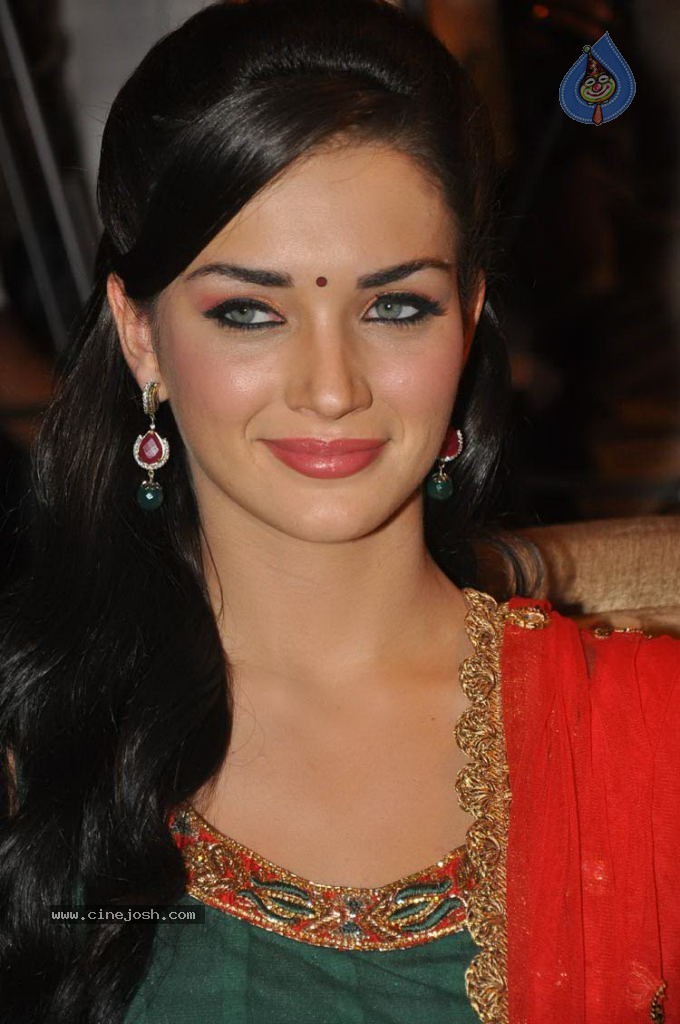 Amy Jackson New Stills - 16 / 45 photos