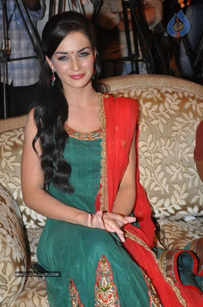 Amy Jackson New Stills - 36 / 45 photos