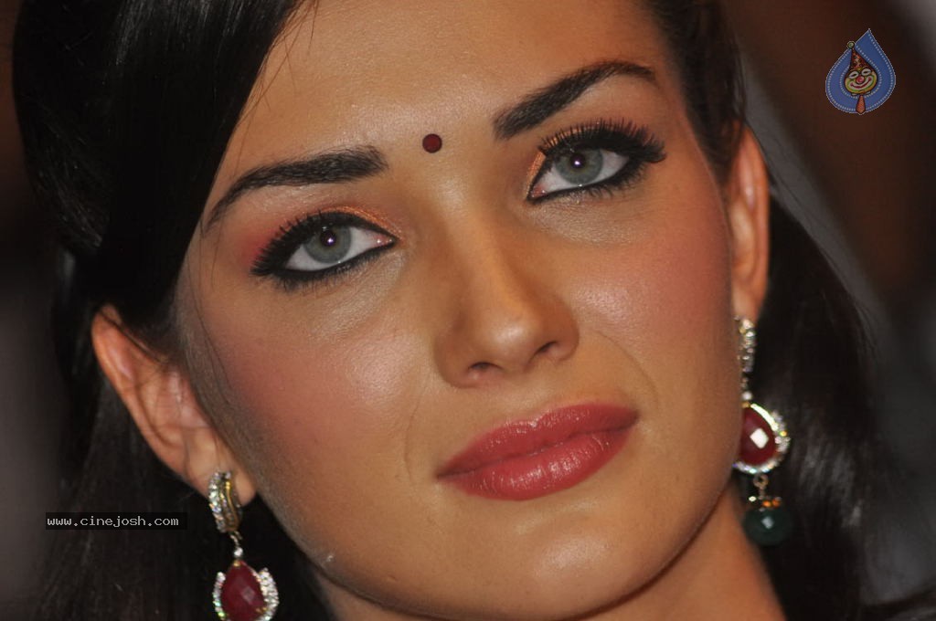 Amy Jackson New Stills - 37 / 45 photos