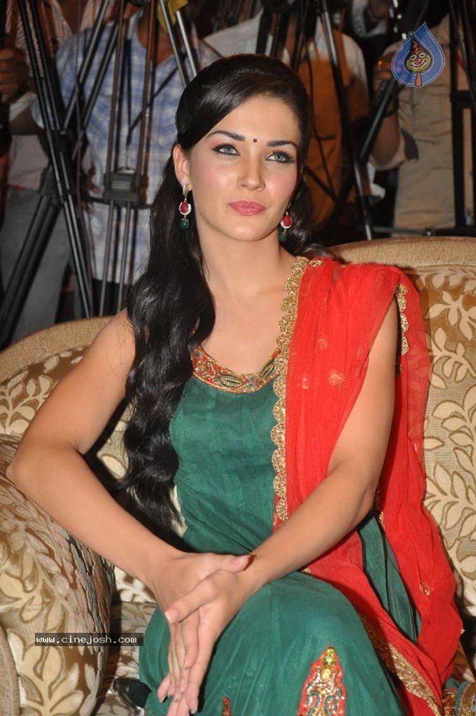 Amy Jackson New Stills - 44 / 45 photos