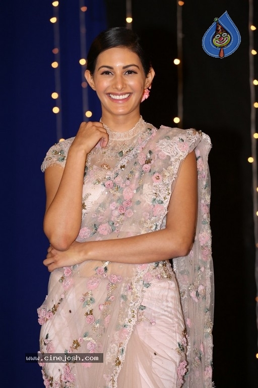 Amyra Dastur Photos - 25 / 42 photos