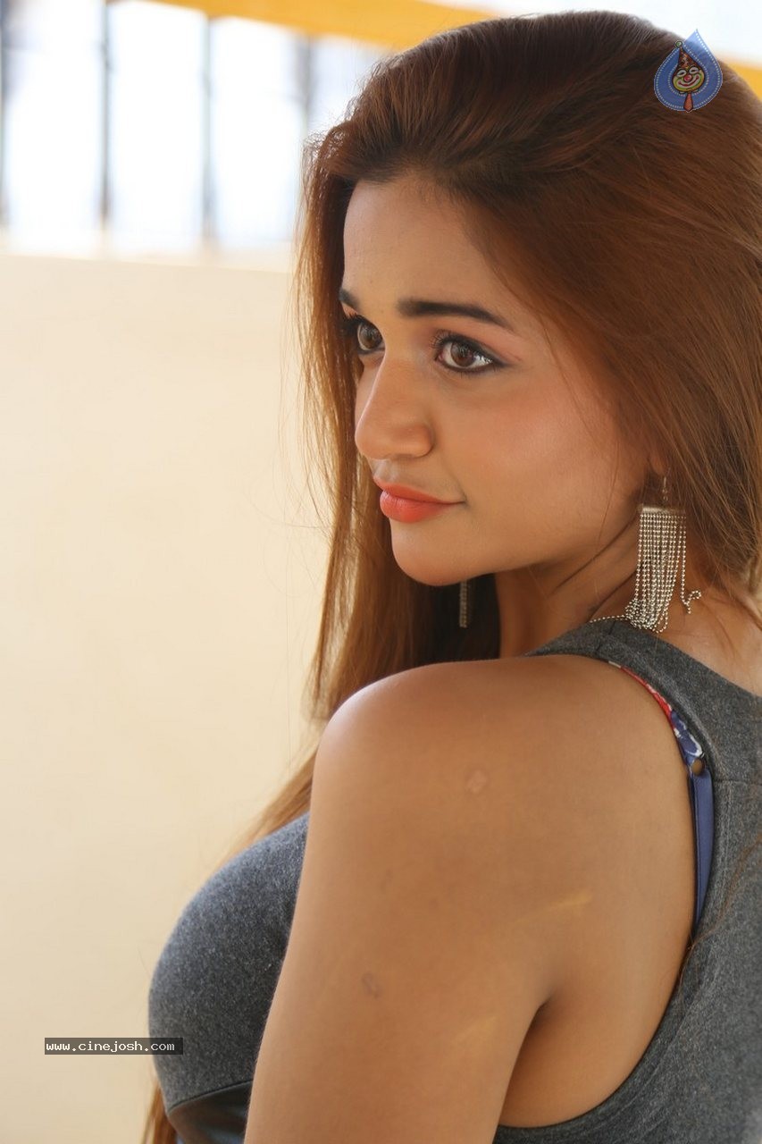 Anaika Soti New Photos - 31 / 90 photos