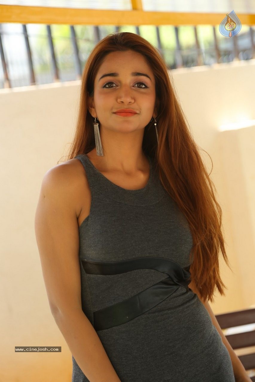 Anaika Soti New Photos - 70 / 90 photos