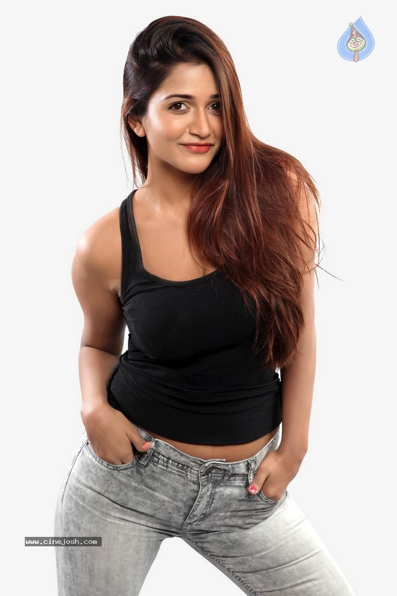 Anaika Soti Pics - 1 / 12 photos